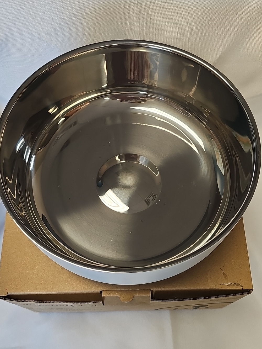 Pampered Chef 2.5 Qt. Insulated Serving Dish - Picture 4 of 5